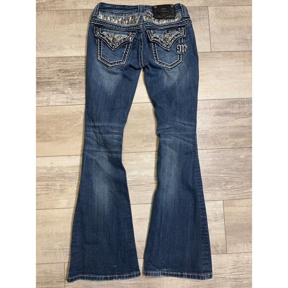 Miss Me Embroidered Bling JE544OF3L Flare Jeans Size 25
Stitched - Picture 2 of 5